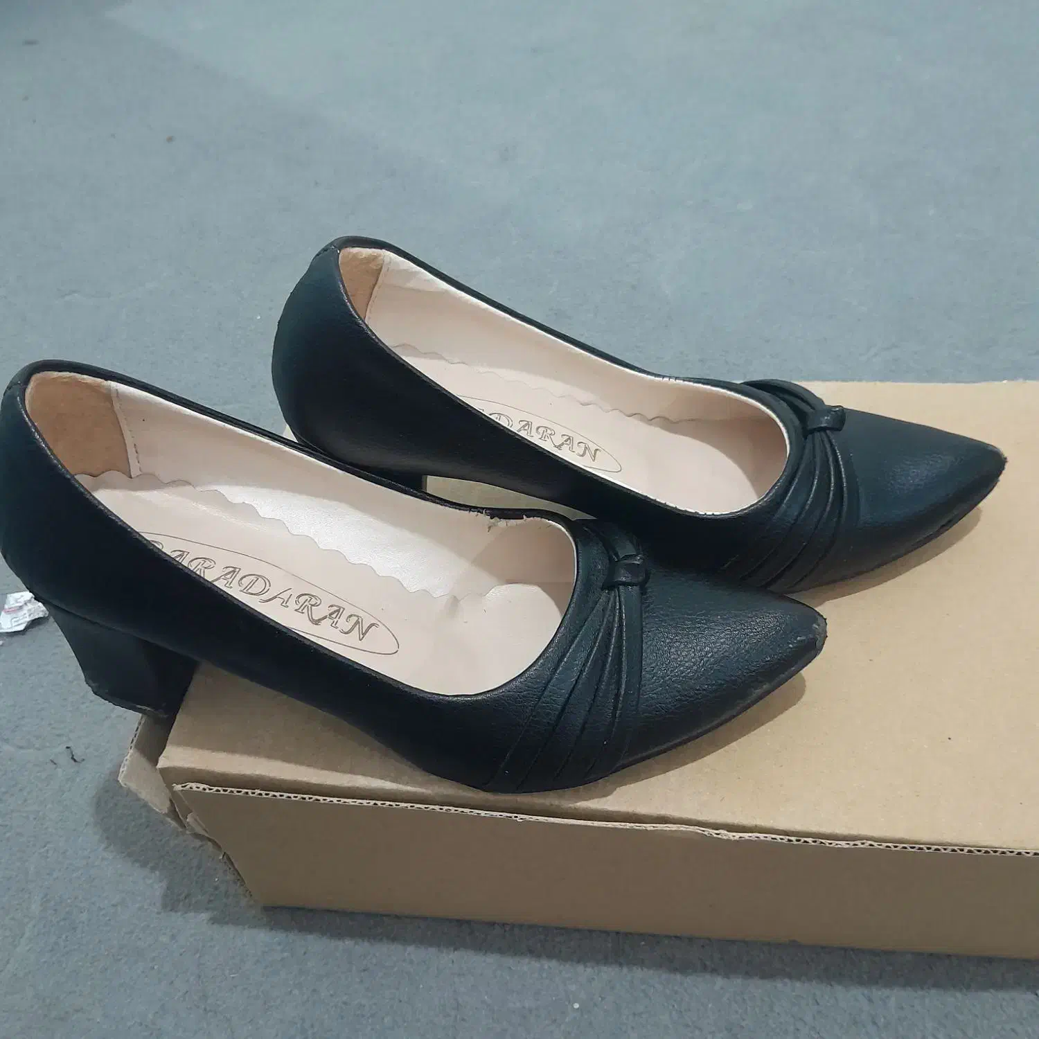 کفش|کیف، کفش، کمربند|سرپل ذهاب, |دیوار