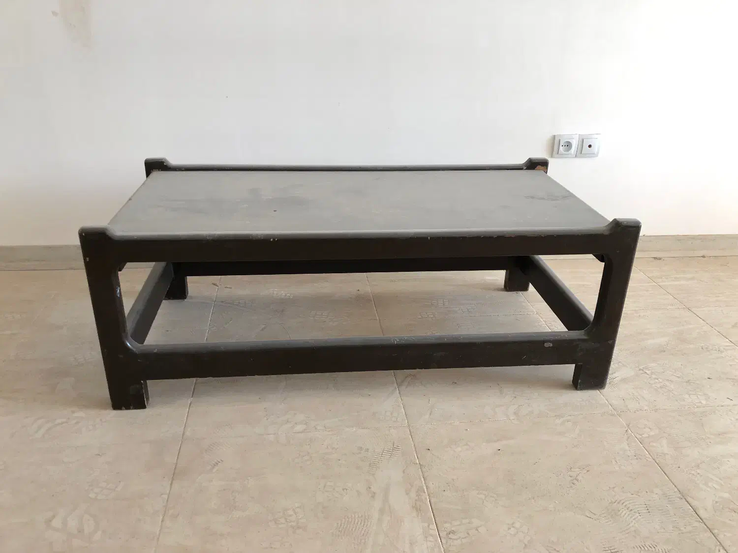 میز قدیمی|کلکسیون اشیاء عتیقه|کرمان, |دیوار