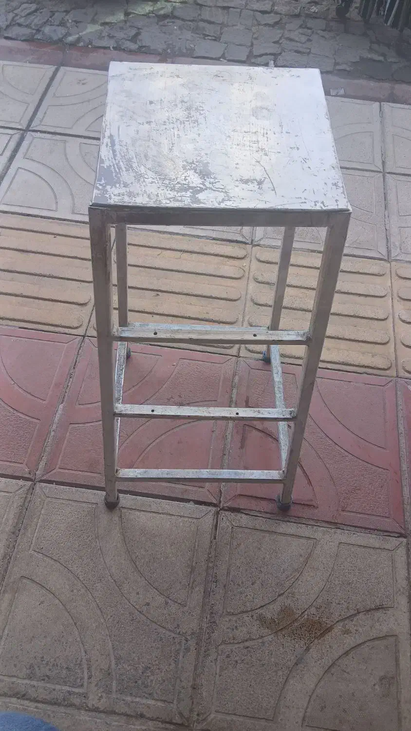 چهارپایه آهنی|صندلی و نیمکت|کوهدشت, |دیوار