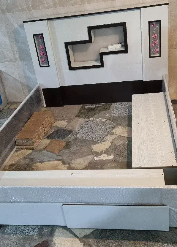 تخت دونفره چوبی همراه با پاتختی|تخت و سرویس خواب|تهران, جوادیه تهرانپارس|دیوار