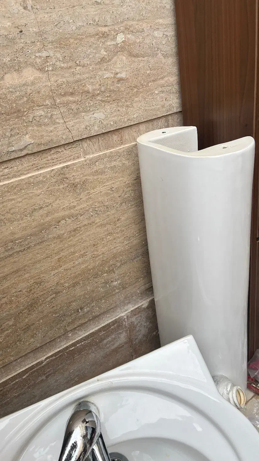 روشویی تمیز در حد نو|لوازم سرویس بهداشتی|کیش, |دیوار