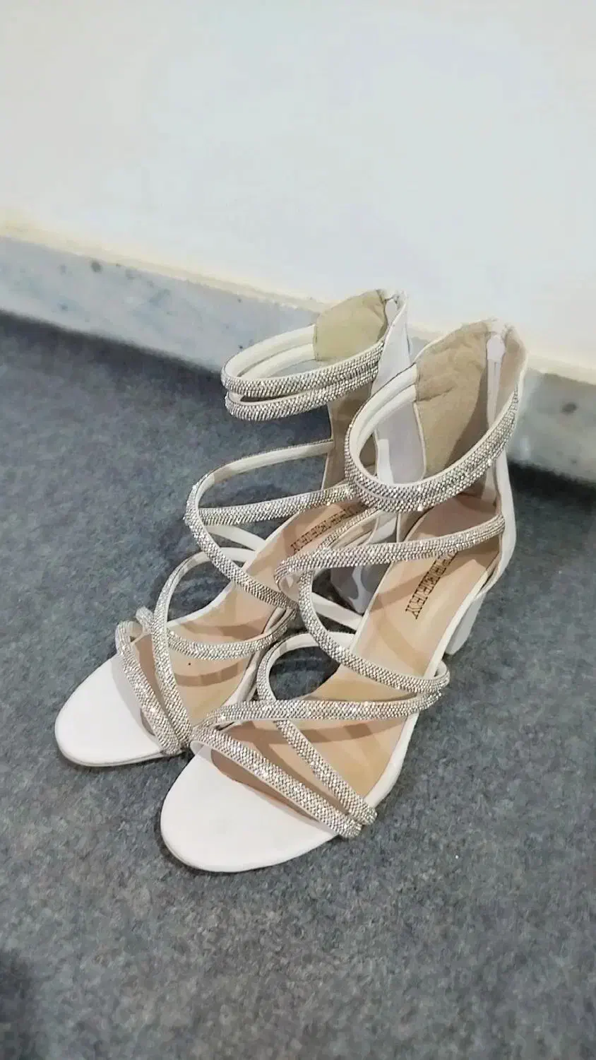 دسته گل و کفش عروس|گل مصنوعی|بجنورد, |دیوار