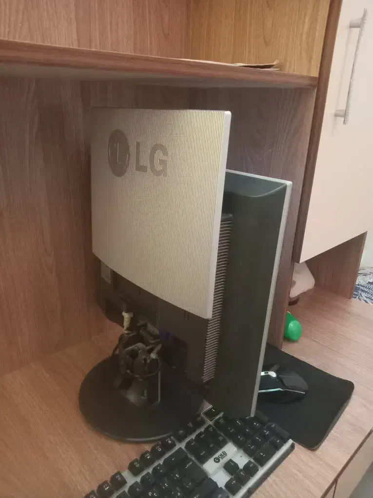 مانیتور LG 17|قطعات و لوازم جانبی رایانه|هشتگرد, شهرک ایران خودرو|دیوار