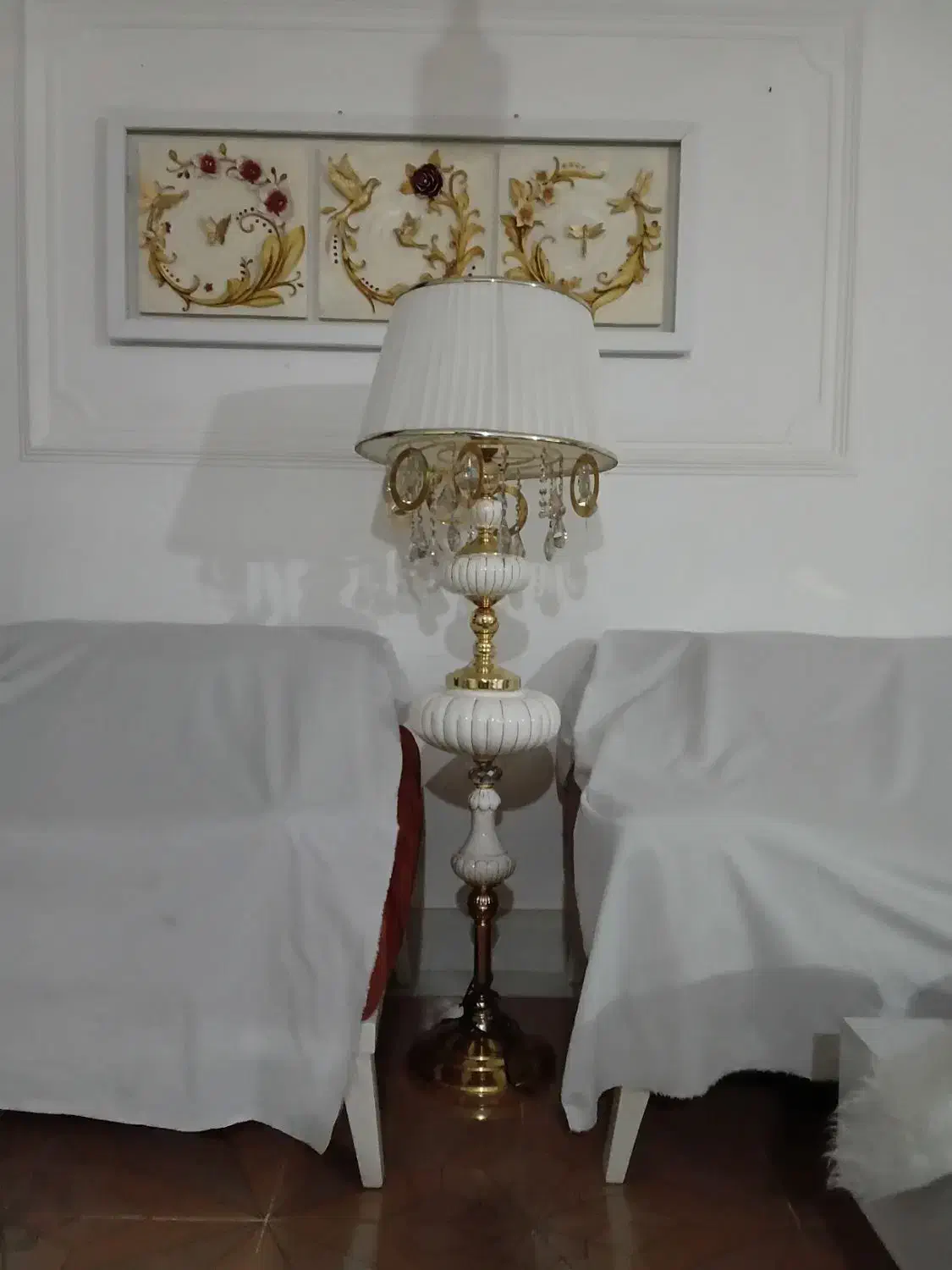 لاله کنارسالنی|لوستر و چراغ آویز|اردبیل, |دیوار