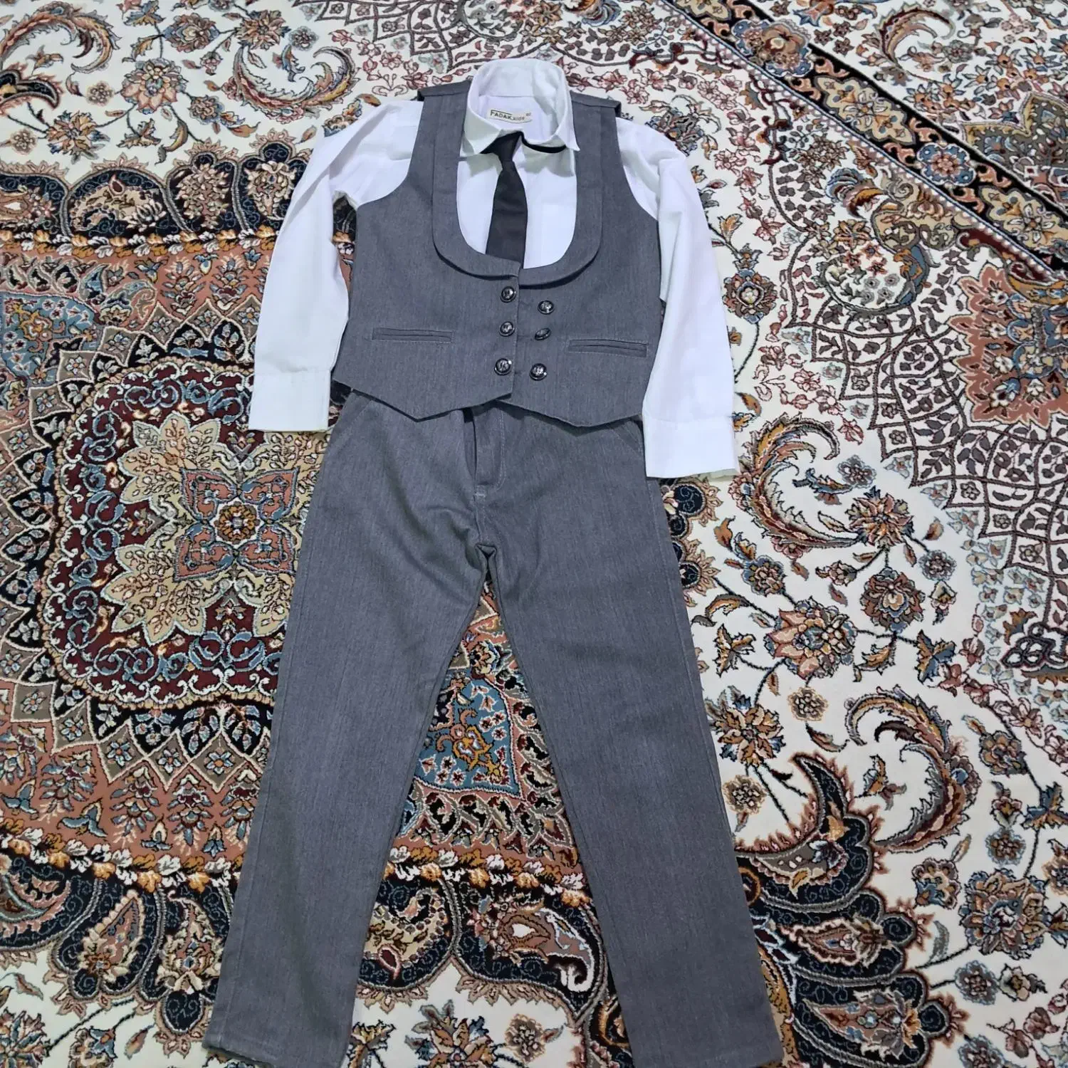 جلیقه پیراهن و شلوار و کراوات|لباس|کرمانشاه, |دیوار