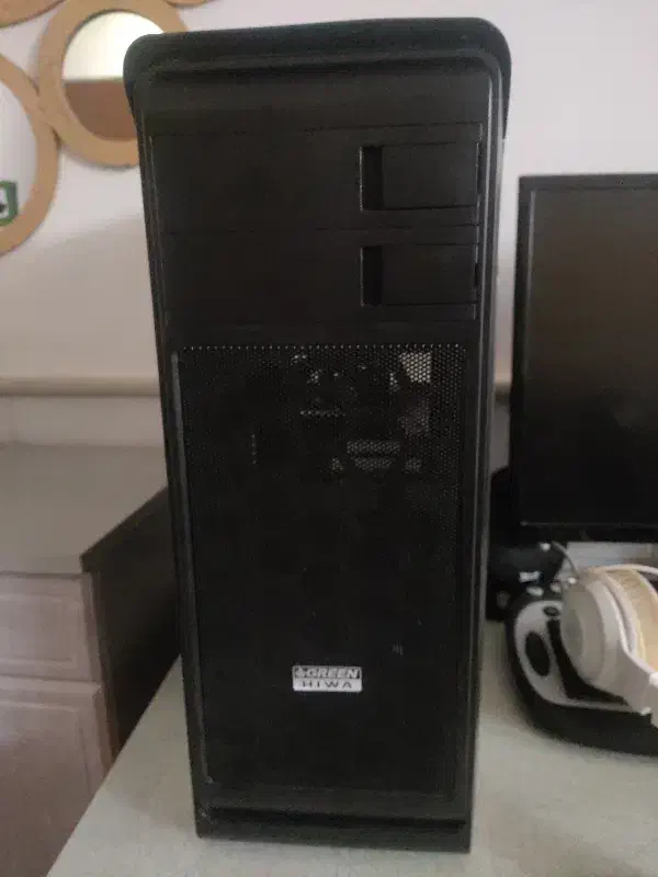 قاب کیس گرین hiwa و رم 8 ddr4|قطعات و لوازم جانبی رایانه|قم, محمد آباد|دیوار