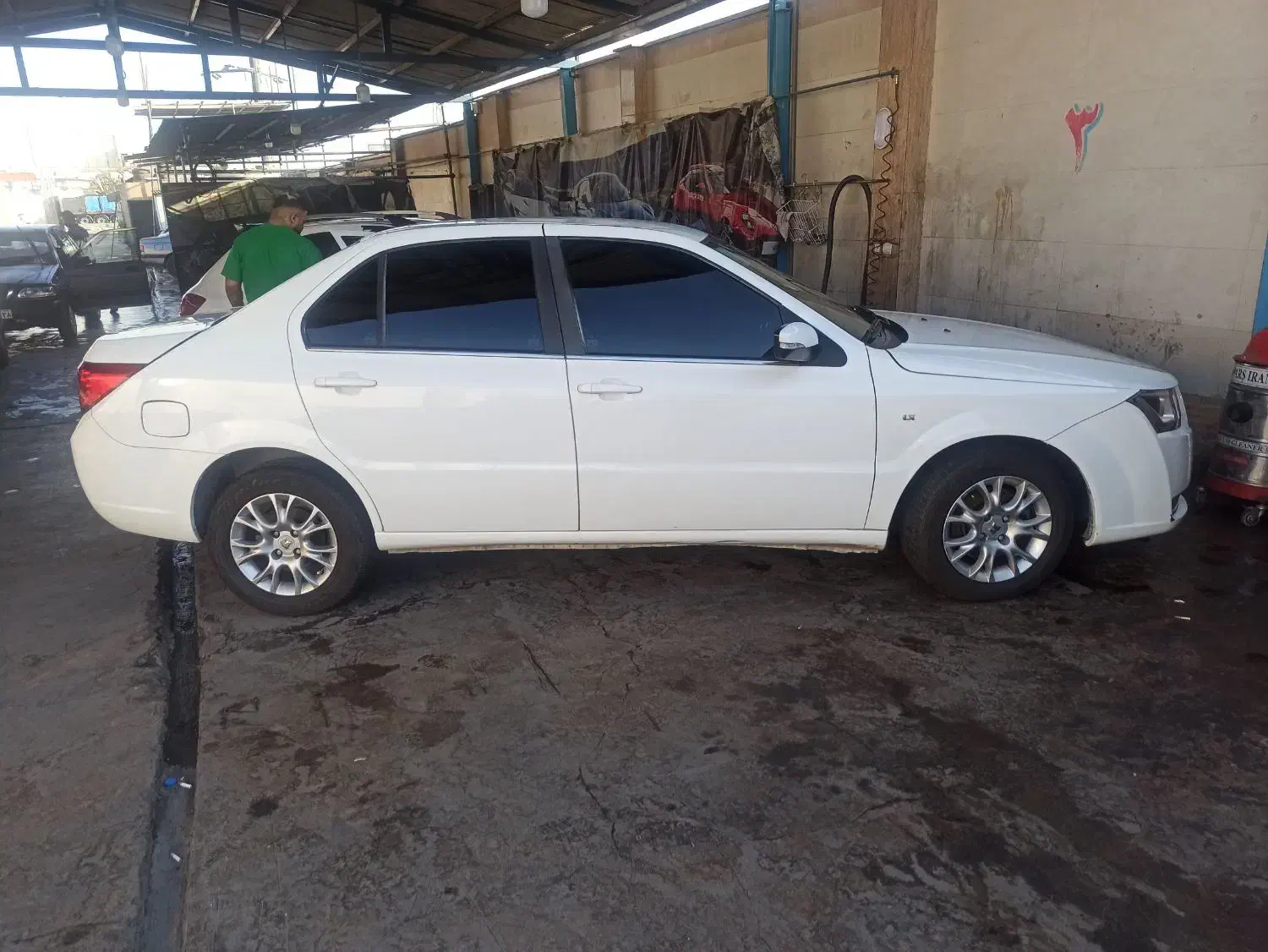 دنا مدل 97|خودرو سواری و وانت|اندیشه, اندیشه فاز ۱|دیوار