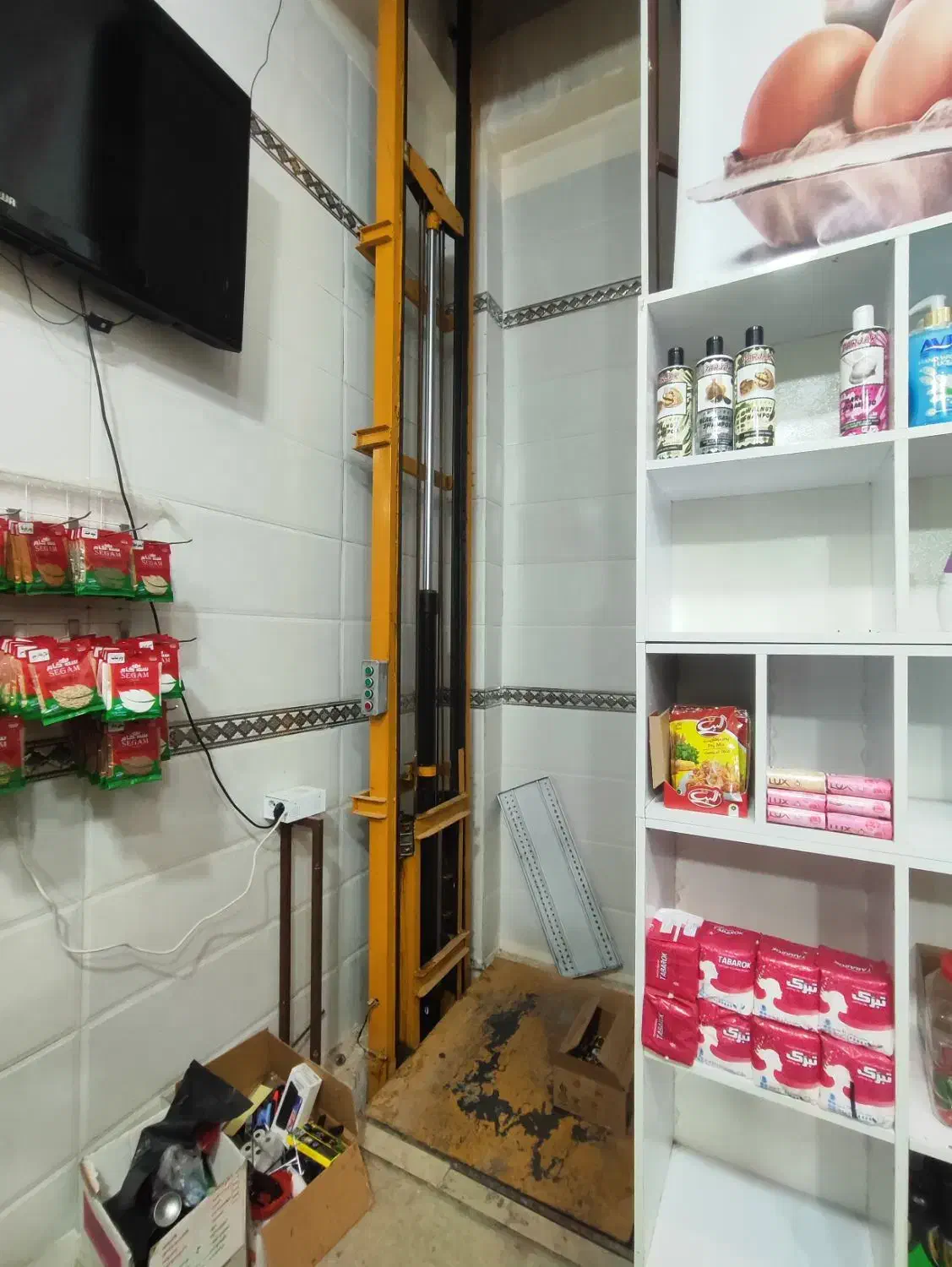 اجاره مغازه س  طبقه مناسب نانوایی فست فود|اجارهٔ مغازه و غرفه|قم, انسجام|دیوار