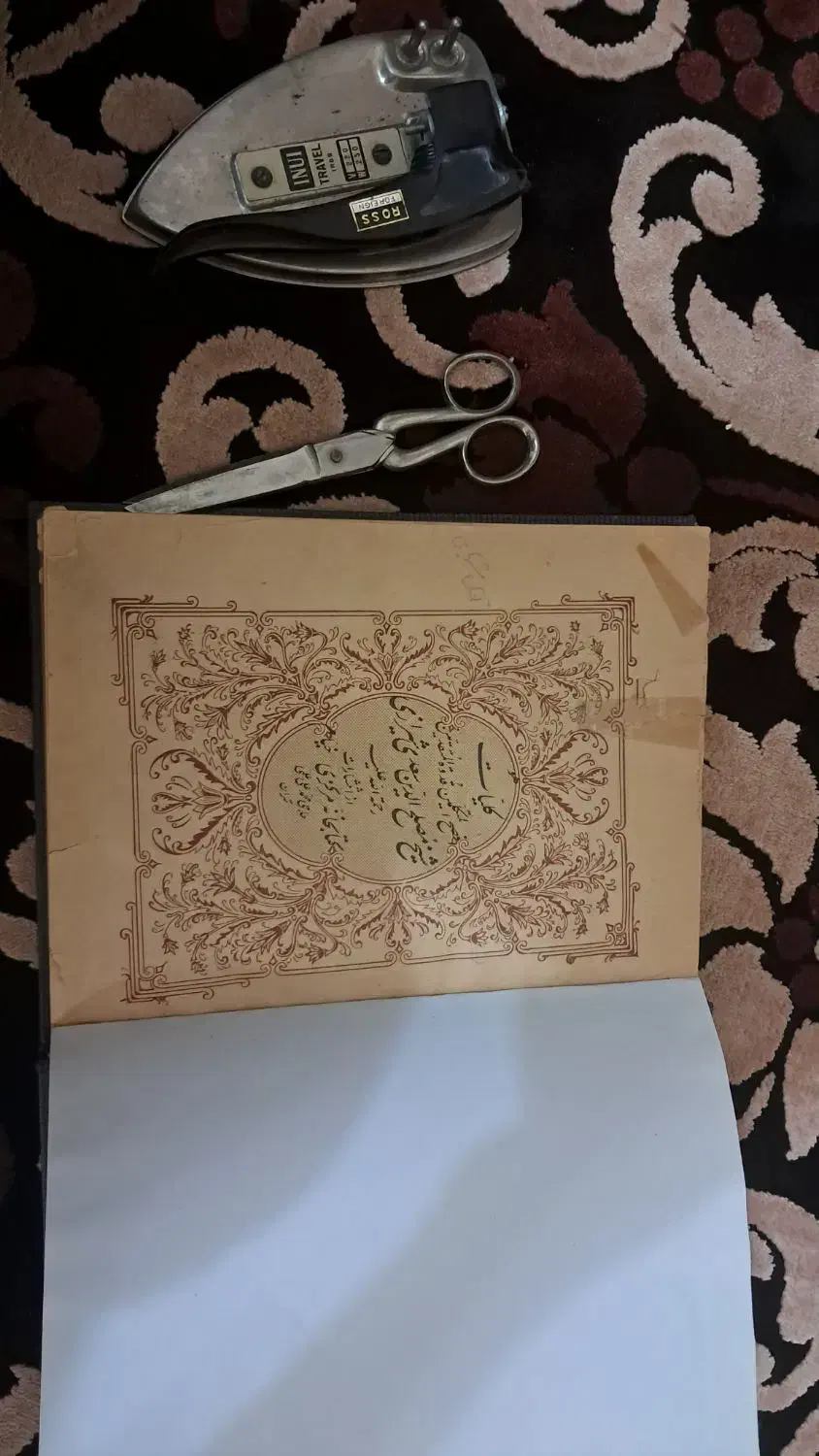کتاب کلیات سعدی قدیمی صحافی شده|کتاب و مجله تاریخی|شیراز, آزادگان|دیوار