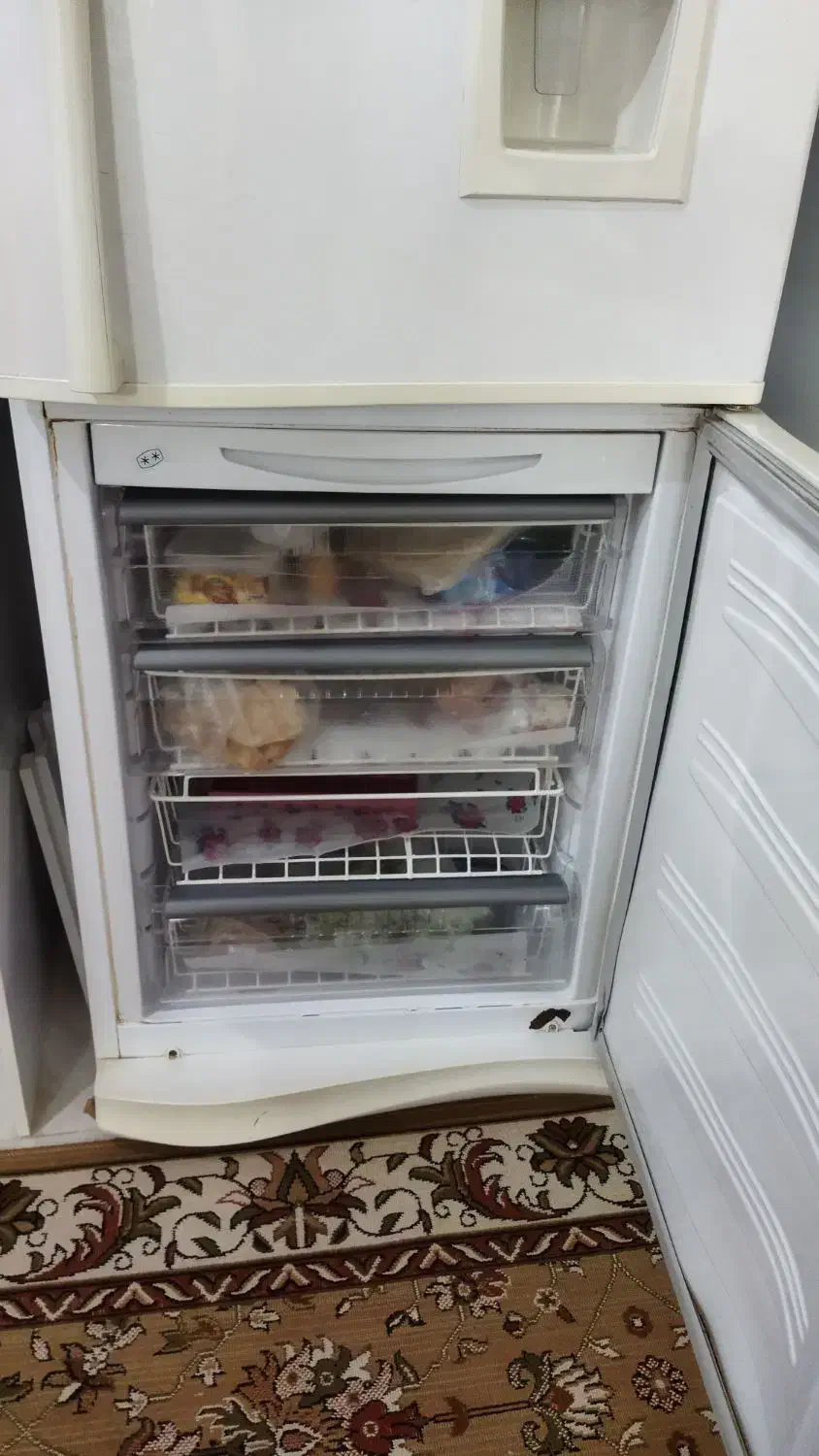 یخچال خیلی تمیزه به علت نبودن جا میفروشم|یخچال و فریزر|بجنورد, |دیوار