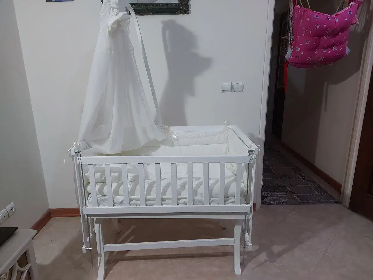 تخت نوزادی|تخت و سرویس خواب|تهران, آبشار تهران (دریاچه)|دیوار