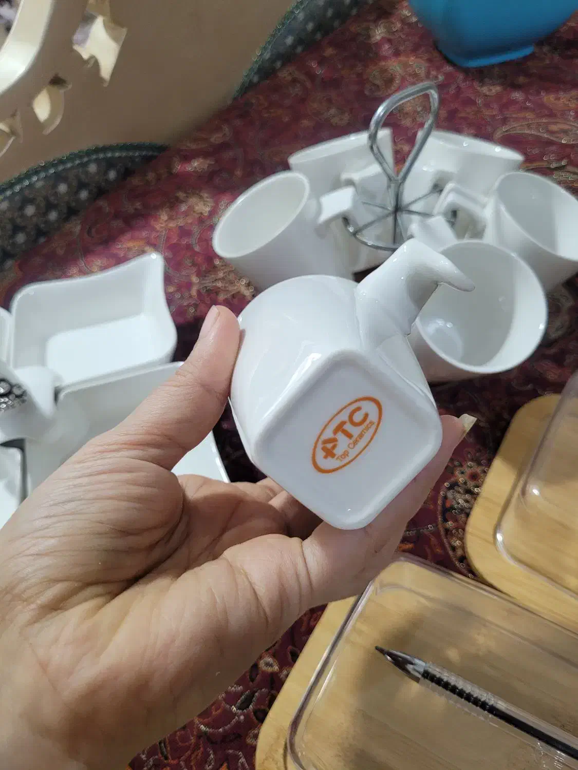 تعدادی لوازم آشپزخانه|ظروف سرو و پذیرایی|رشت, باهنر|دیوار