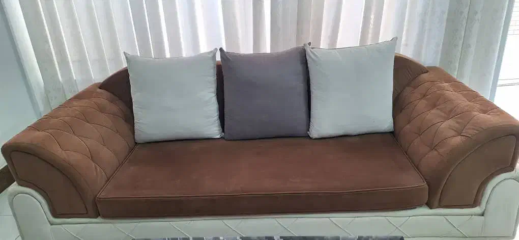 مبل راحتی ۷ نفره به همراه میز عسلی|مبلمان خانگی و میز عسلی|شاهینشهر, گزبرخوار|دیوار