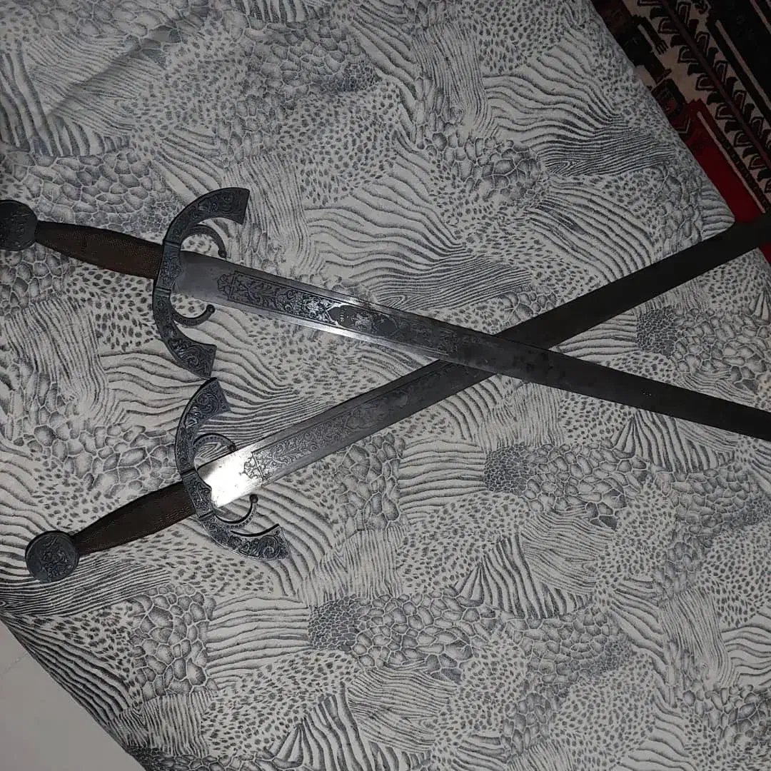 شمشیر قدیمی|کلکسیون اشیاء عتیقه|پرند, فاز ۲|دیوار