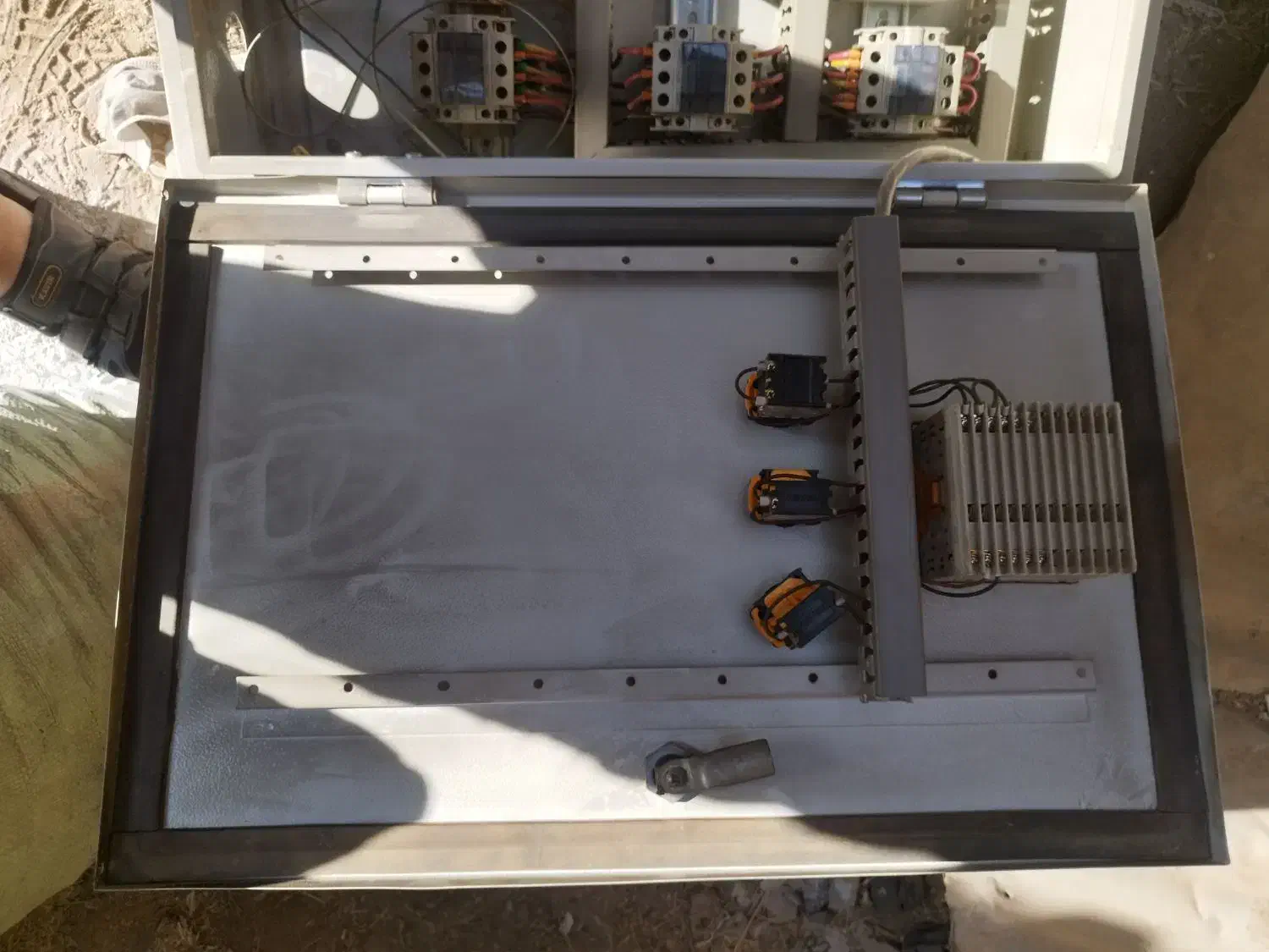 دو عدد تابلو برق|ماشینآلات صنعتی|یزد, |دیوار