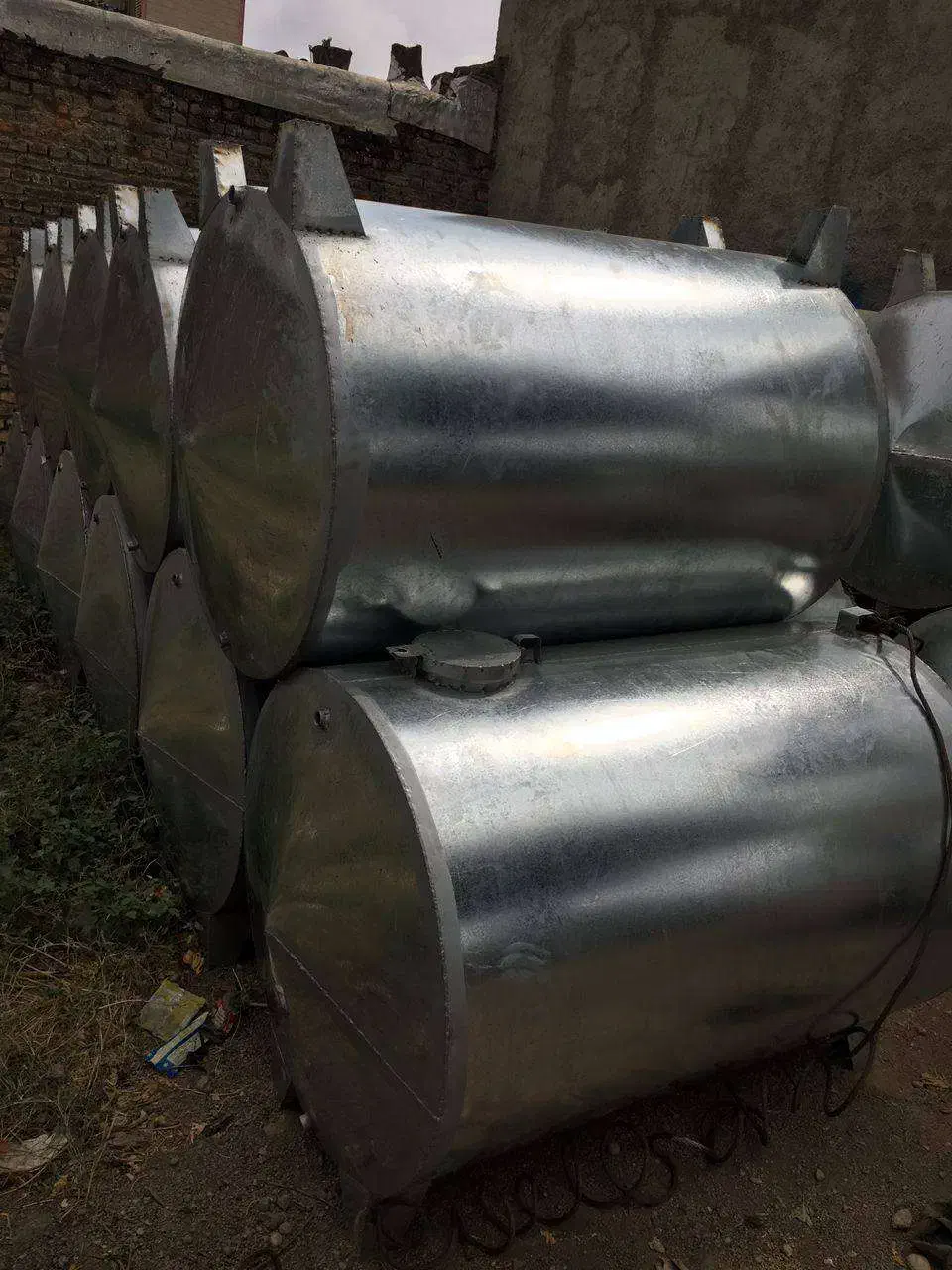 تانکر 2000 گالوانیزه مناسب اب وسوخت|مصالح و تجهیزات ساختمان|گرگان, |دیوار