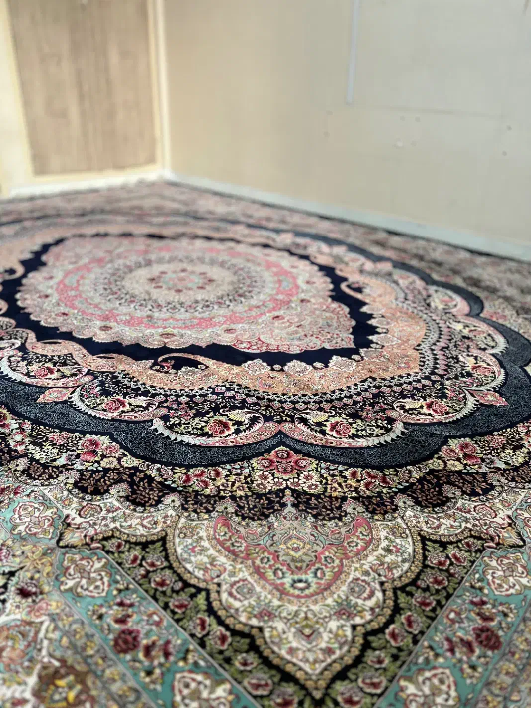 فرش ۱۲متری ۱۲۰۰شانه تراکم ۳۶۰۰|فرش|قزوین, |دیوار