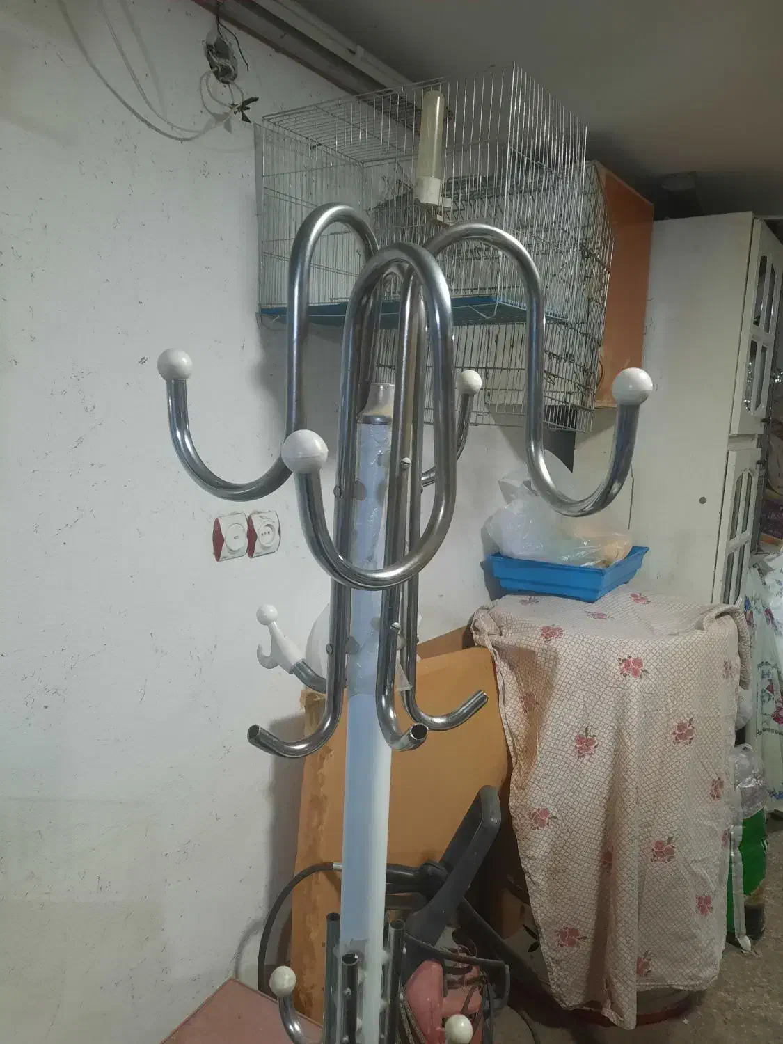 رخت اویز|بندرخت و رخت‌آویز|شیراز, فرگاز|دیوار