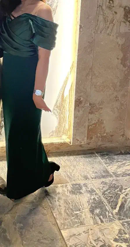 لباس مجلسی|لباس|مشهد, کوشش|دیوار