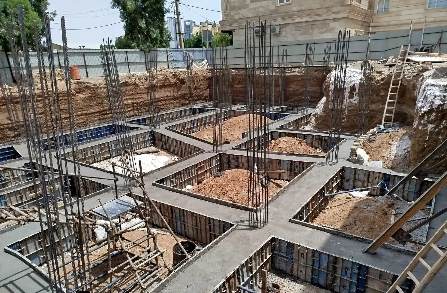 به 6نفر  ارماتور بندی ماهر نیازمندم با حقوق  خوب|استخدام معماری، عمران و ساختمانی|کهک, |دیوار