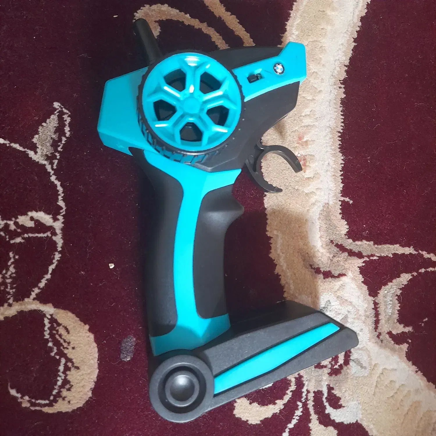 ماشین کنترلی|اسباب‌بازی بچه|بروجن, |دیوار