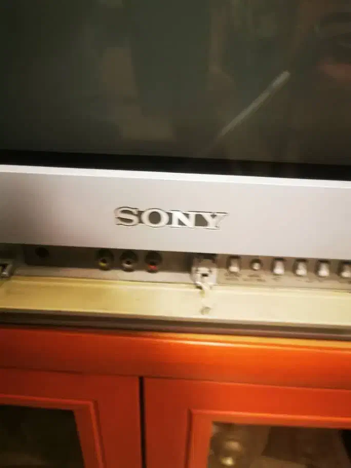 فروش تلویزیون سونی نقره ایی رنگ 21 اینچ ژاپنی|تلویزیون و پروژکتور|توتکابن, |دیوار