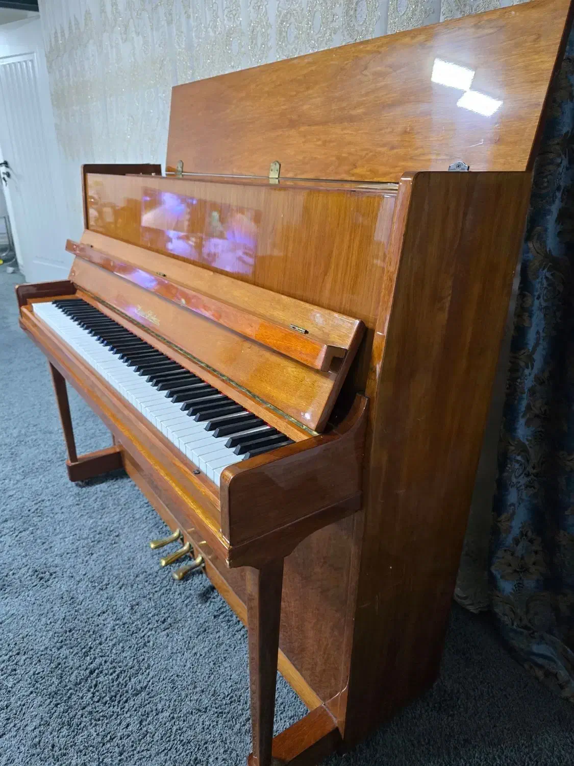 پیانو آکوستیک August Hoffman|پیانو، کیبورد، آکاردئون|بوشهر, |دیوار