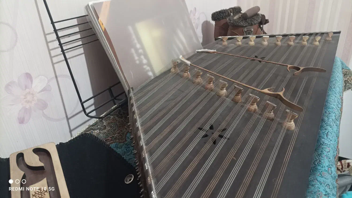 سنتور|سازهای سنتی|مشکیندشت, |دیوار