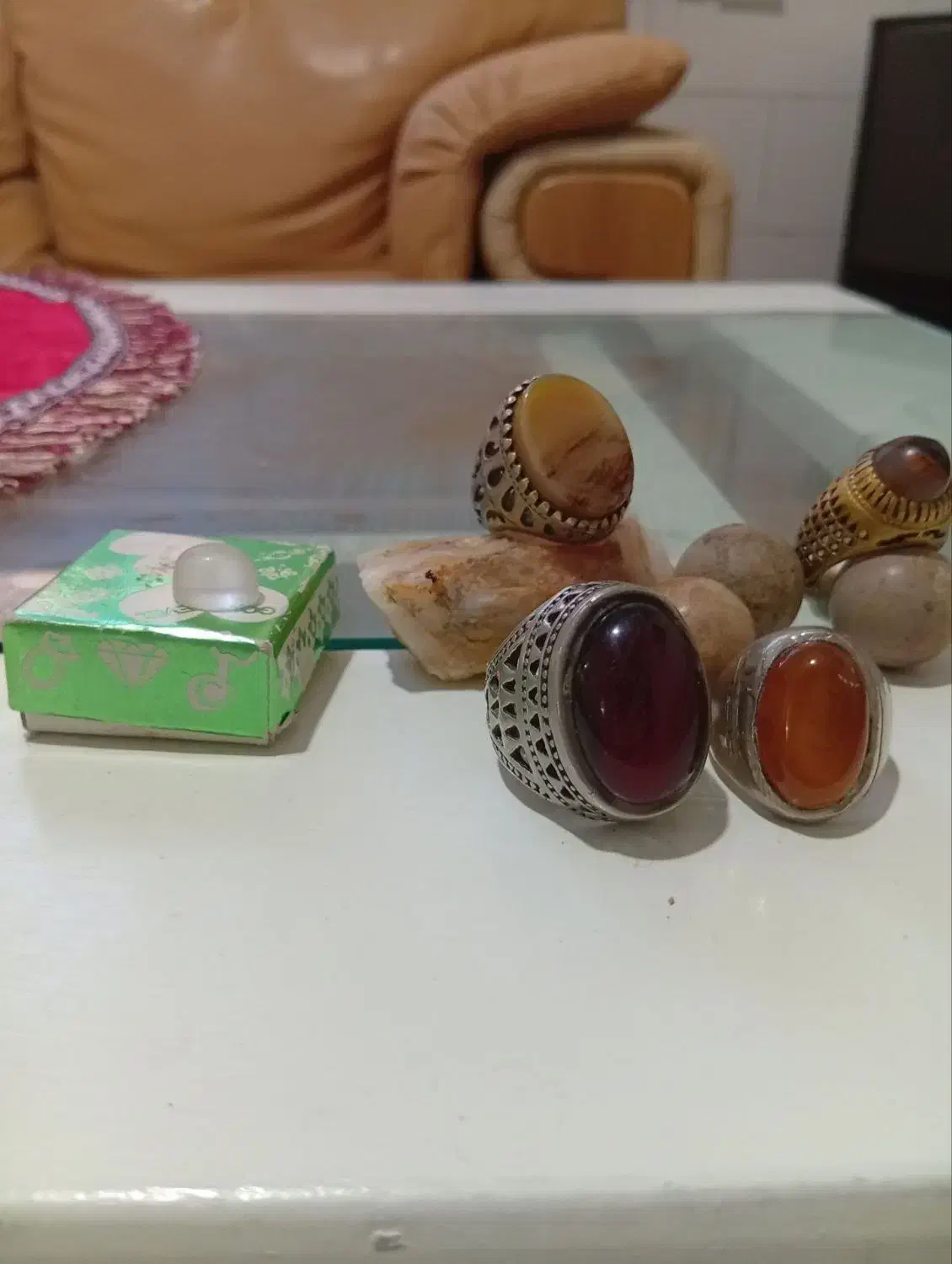 انگشتر عقیق و در|کلکسیون اشیاء عتیقه|فرمهین, |دیوار