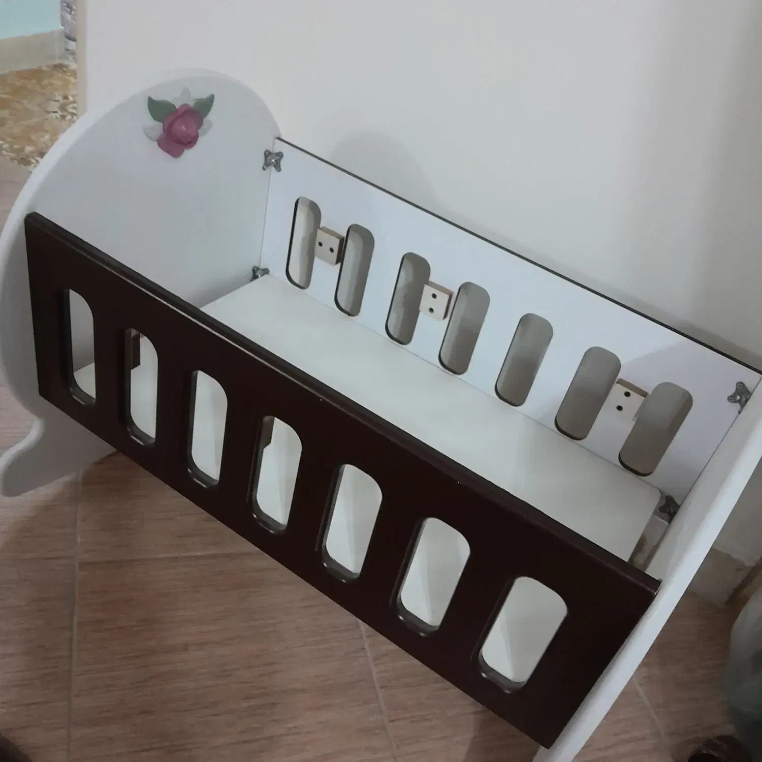گهواره چوبی نو و تشک بازی نو وتشک گارددار|تخت و صندلی بچه|اصفهان, شفق|دیوار
