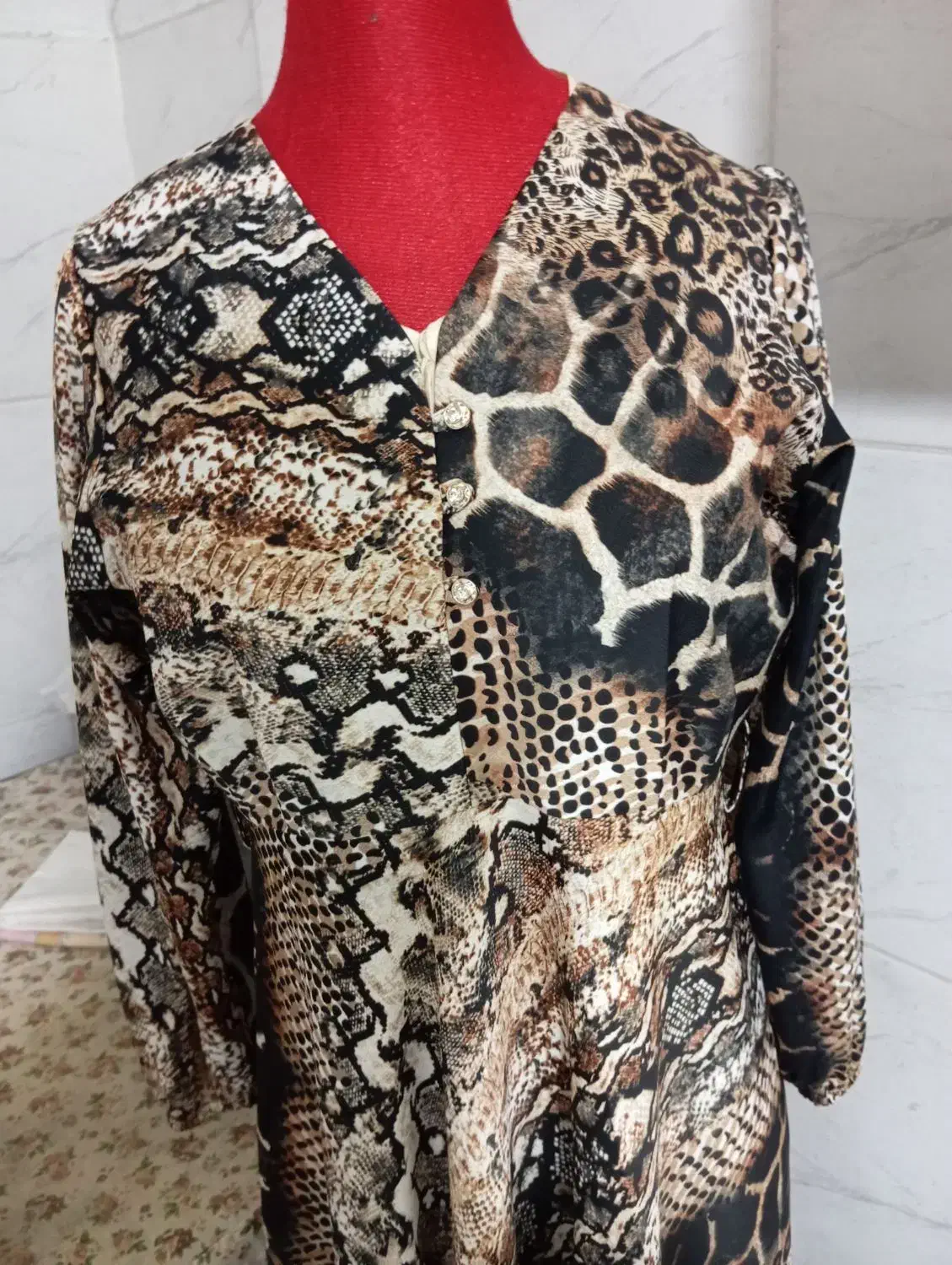 پیراهن مجلسی|لباس|تربت جام, شیخ احمد جامی|دیوار