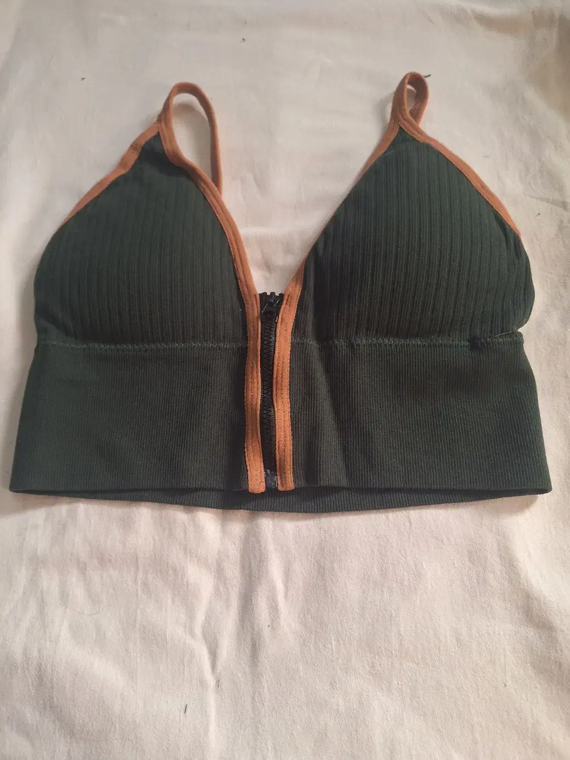 نیم تنه|لباس|کرج, حصار|دیوار