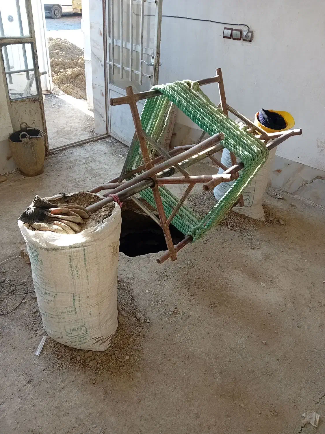 چاه کن یا مغنی|خدمات پیشه و مهارت|چناران, |دیوار