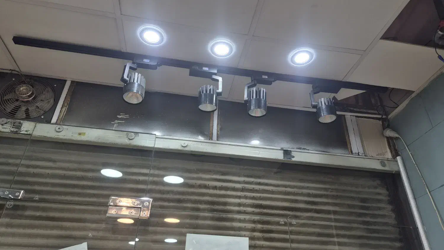 پرژکتور ریلی و هالوژن|لامپ و چراغ|بهارستان, |دیوار