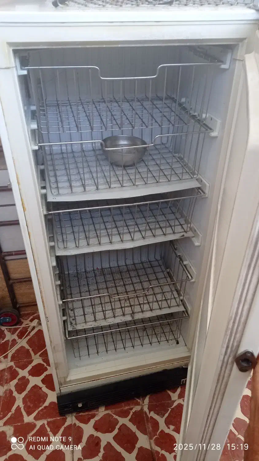 یک عدد یخجال فیلور|یخچال و فریزر|میانه, |دیوار