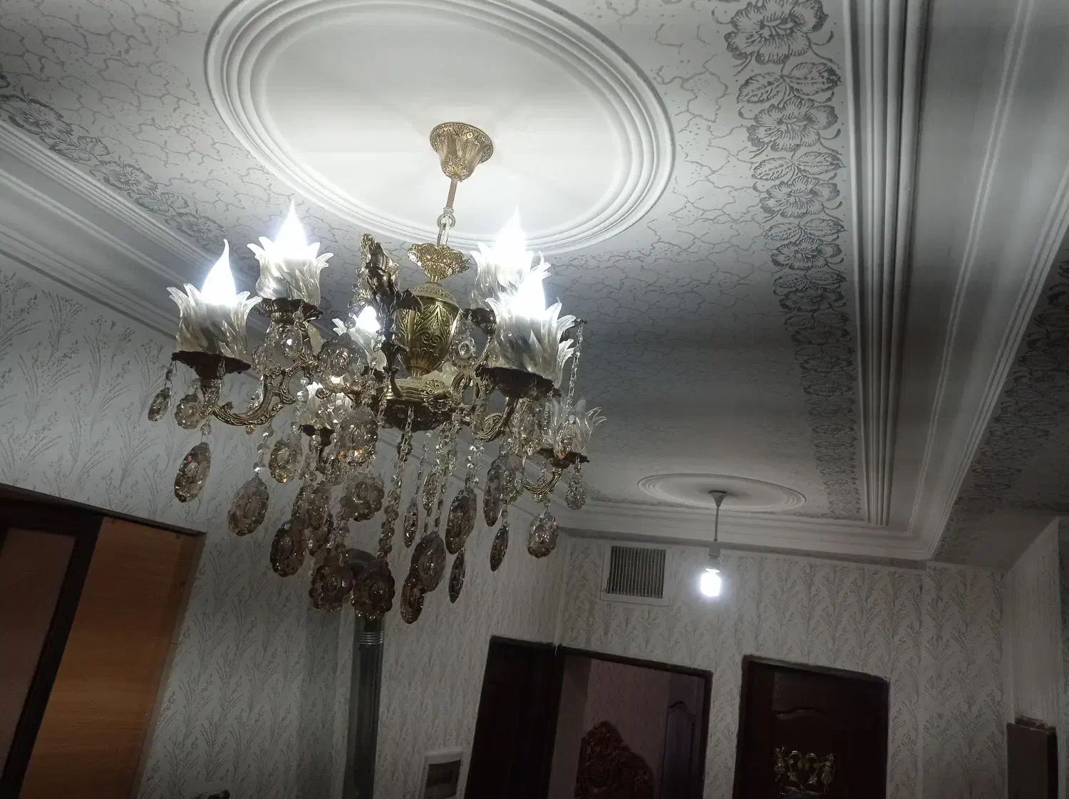 لوستر برنجی|لوستر و چراغ آویز|رباط‌کریم, رباط‌کریم|دیوار