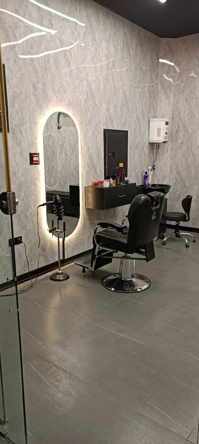 آرایشگر مردانه درصدی ترجیحا با مشتری|استخدام درمانی، زیبایی، بهداشتی|تهران, تهرانپارس جنوبی|دیوار