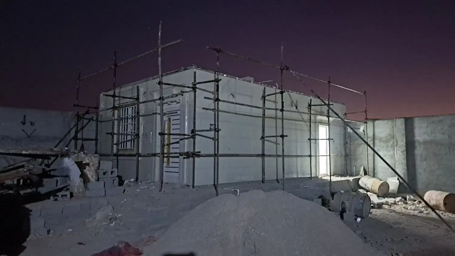 داربست برای پلاستر و نما سیمان سفید چهارپایه|خدمات پیشه و مهارت|خمیر, |دیوار