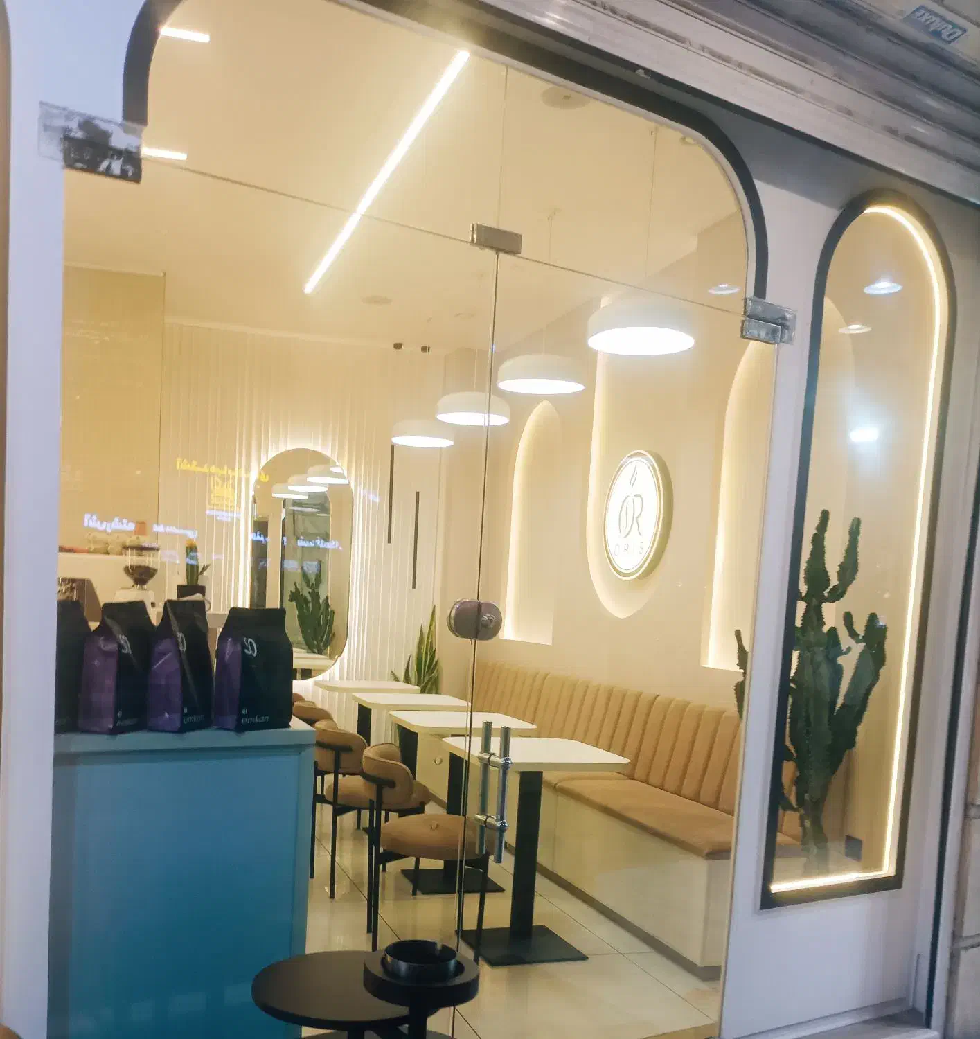 برقکار حرفه ای روشنایی ساختمان در اسرع وقت|خدمات پیشه و مهارت|رشت, معلم|دیوار