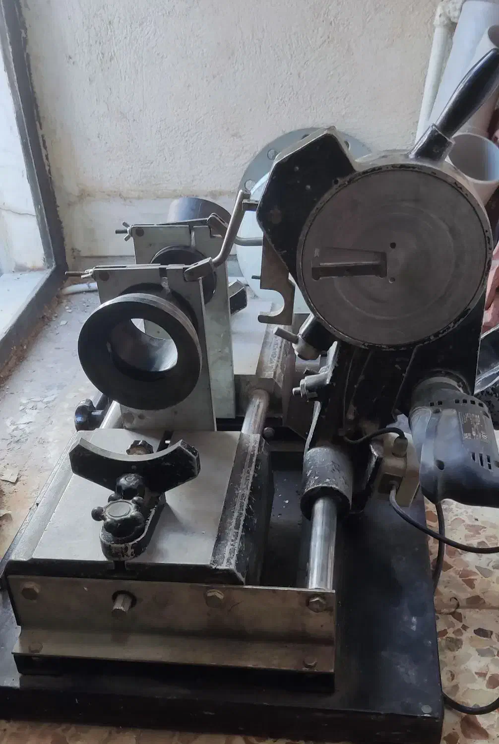 اتو پرس لوله های فاضلاب و پلی اتیلن- گیره لوله|ماشین‌آلات صنعتی|شیراز, تندگویان|دیوار