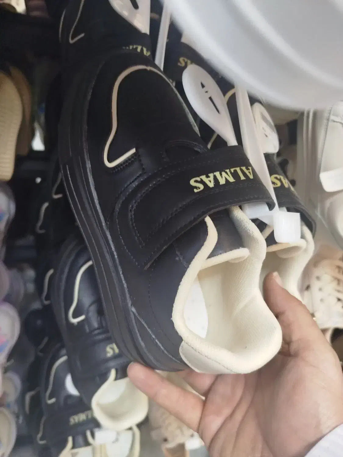 کفش بچه گانه ( اسپرت ، مدارس )|کفش و لباس بچه|صدرا-فارس, فاز ۱|دیوار