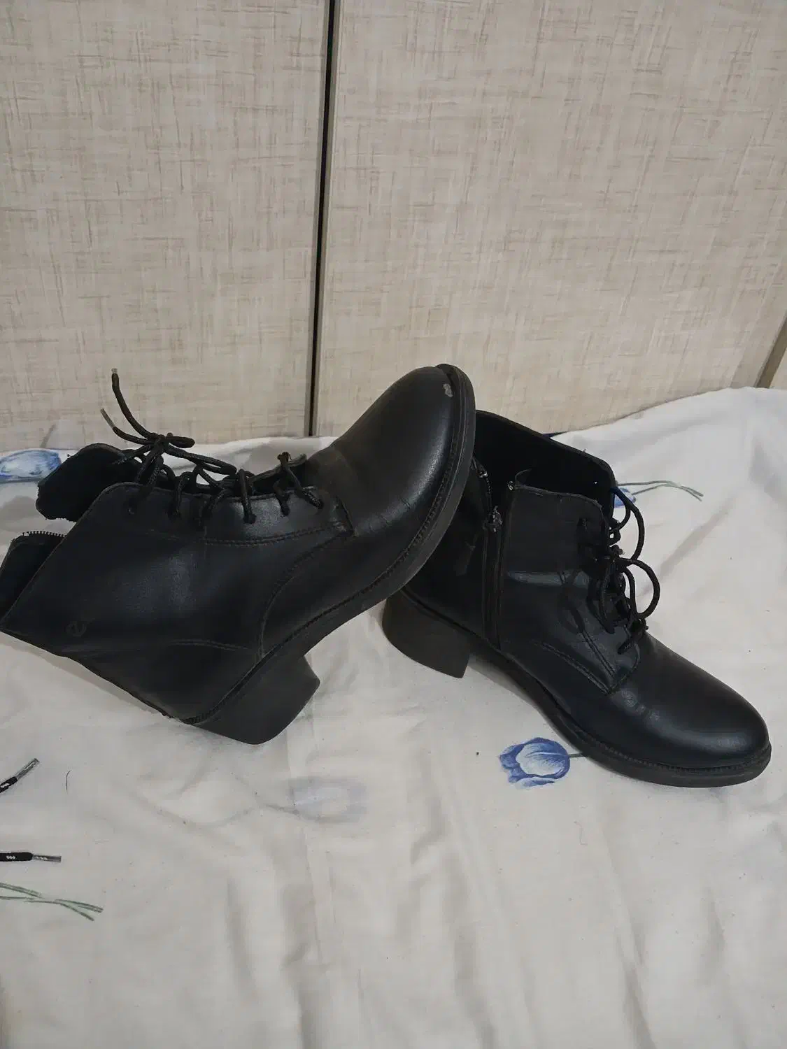 کفش|کیف، کفش، کمربند|زابل, |دیوار