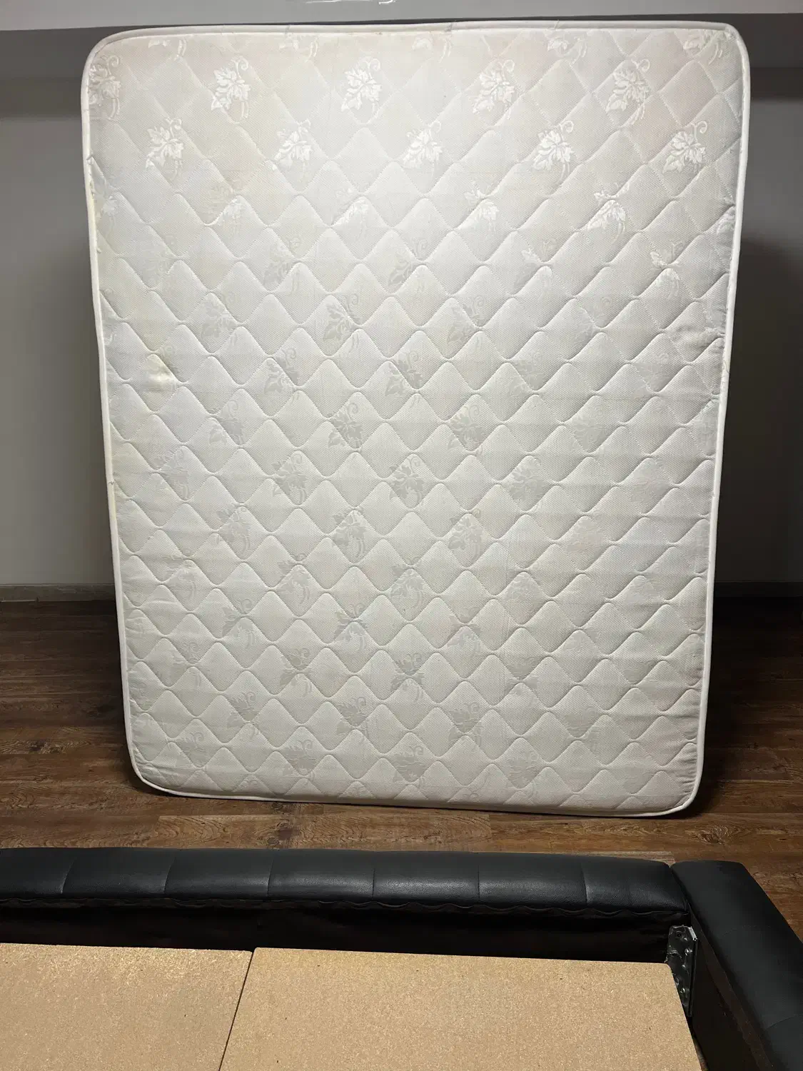 تشک کامل ارتوپدیک و سفت|تشک تختخواب|شیراز, چوگیاه‎|دیوار