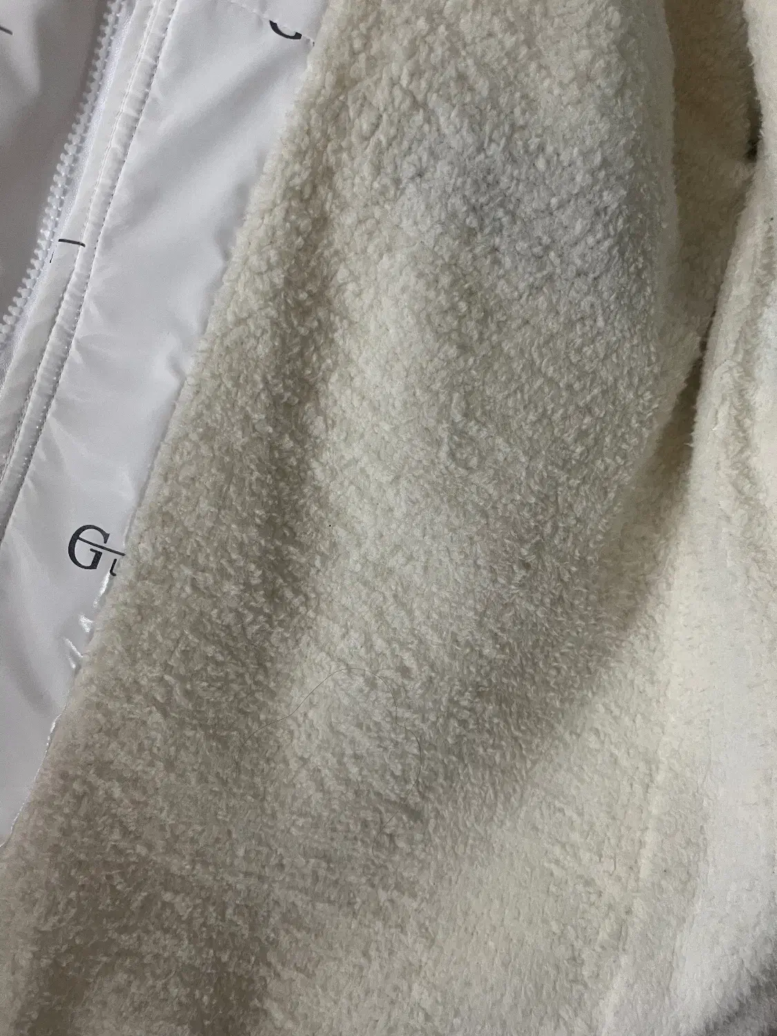 کاپشن|لباس|قم, باجک یک|دیوار