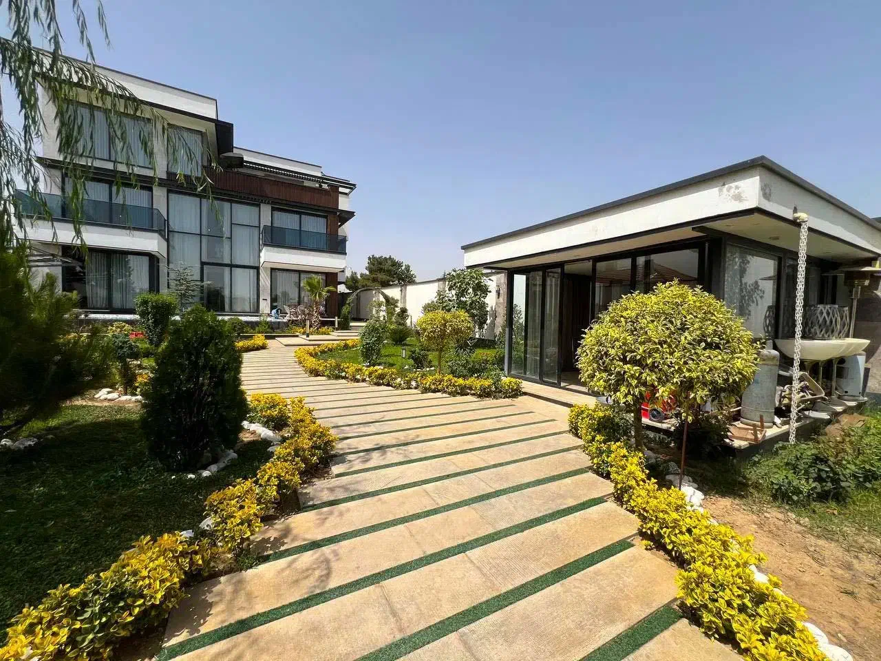 عمارت هوشمند مایرو|اجارهٔ کوتاهمدت ویلا و باغ|تهران, صادقیه|دیوار