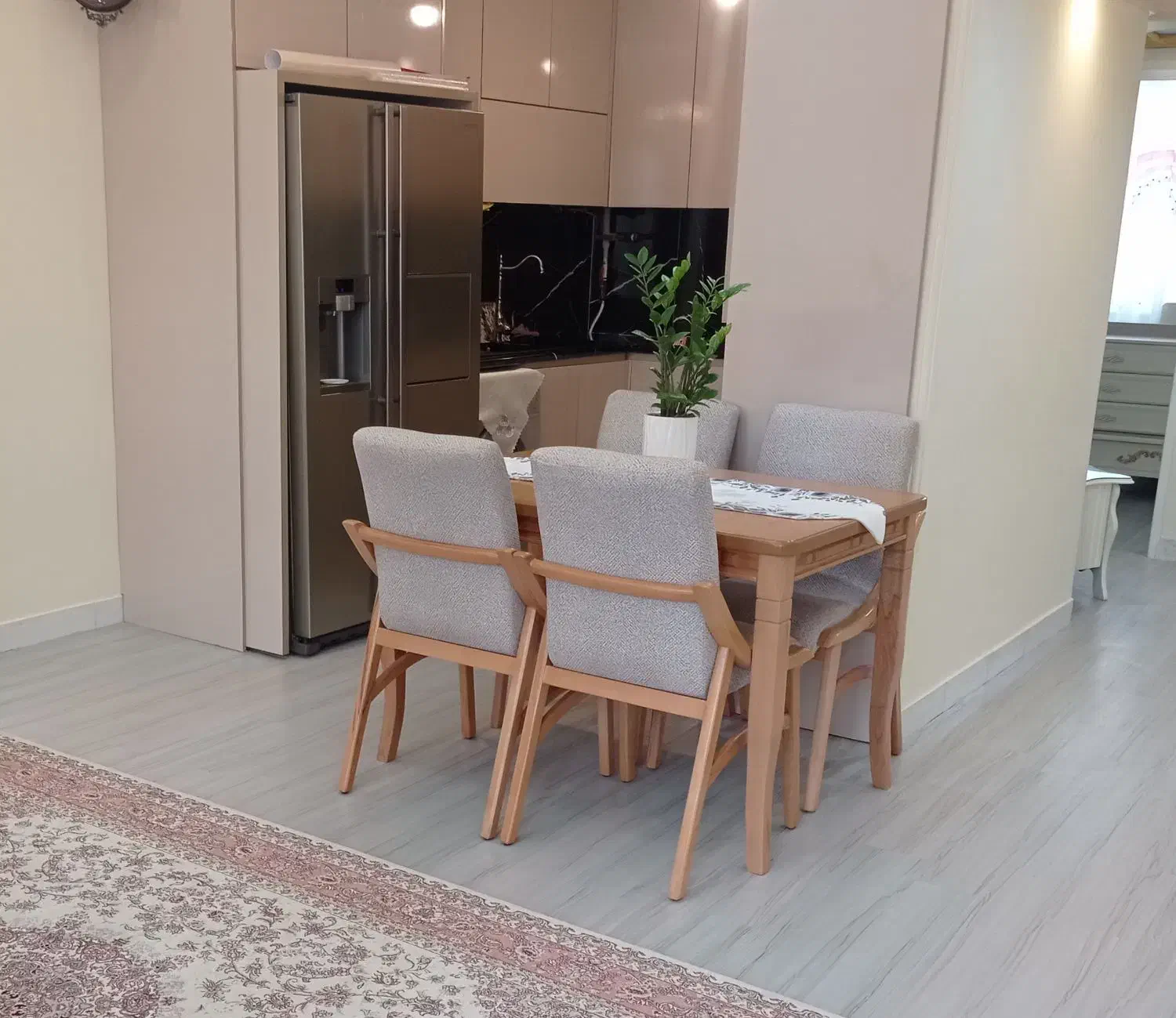 میز نهار خوری چهارنفره|میز و صندلی غذاخوری|رشت, رشتیان|دیوار