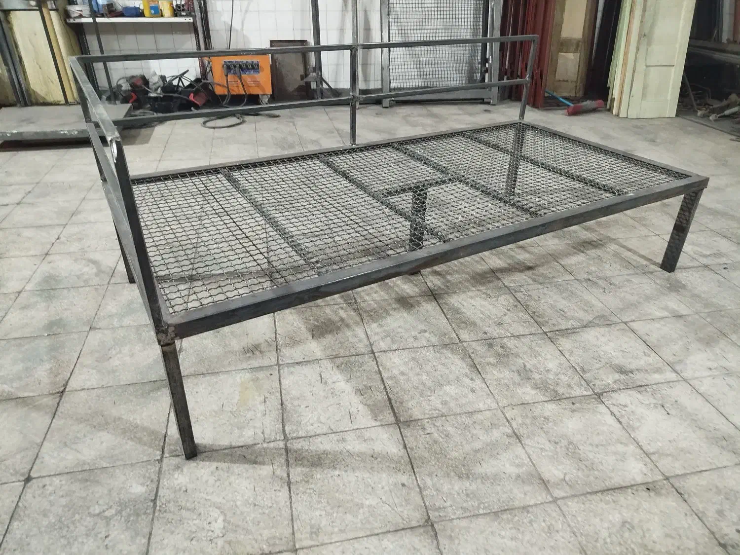 تخت حیاطی|تخت و سرویس خواب|حمیدیا, |دیوار