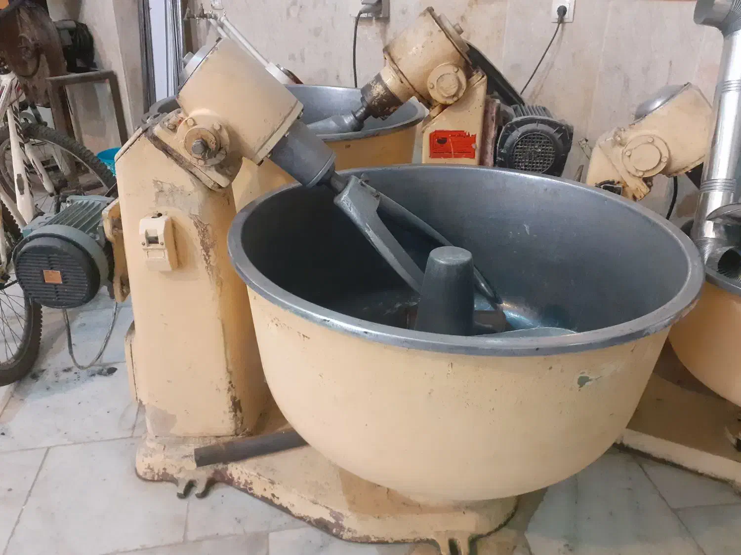 خمیرگیر ۳ کیسه ای یا ۱۸۰ کیلویی|ماشین‌آلات صنعتی|ساری, |دیوار