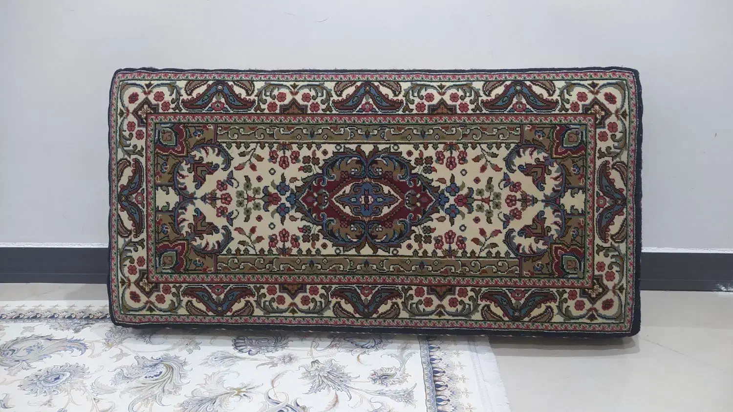 پشتی|پشتی|همدان, |دیوار