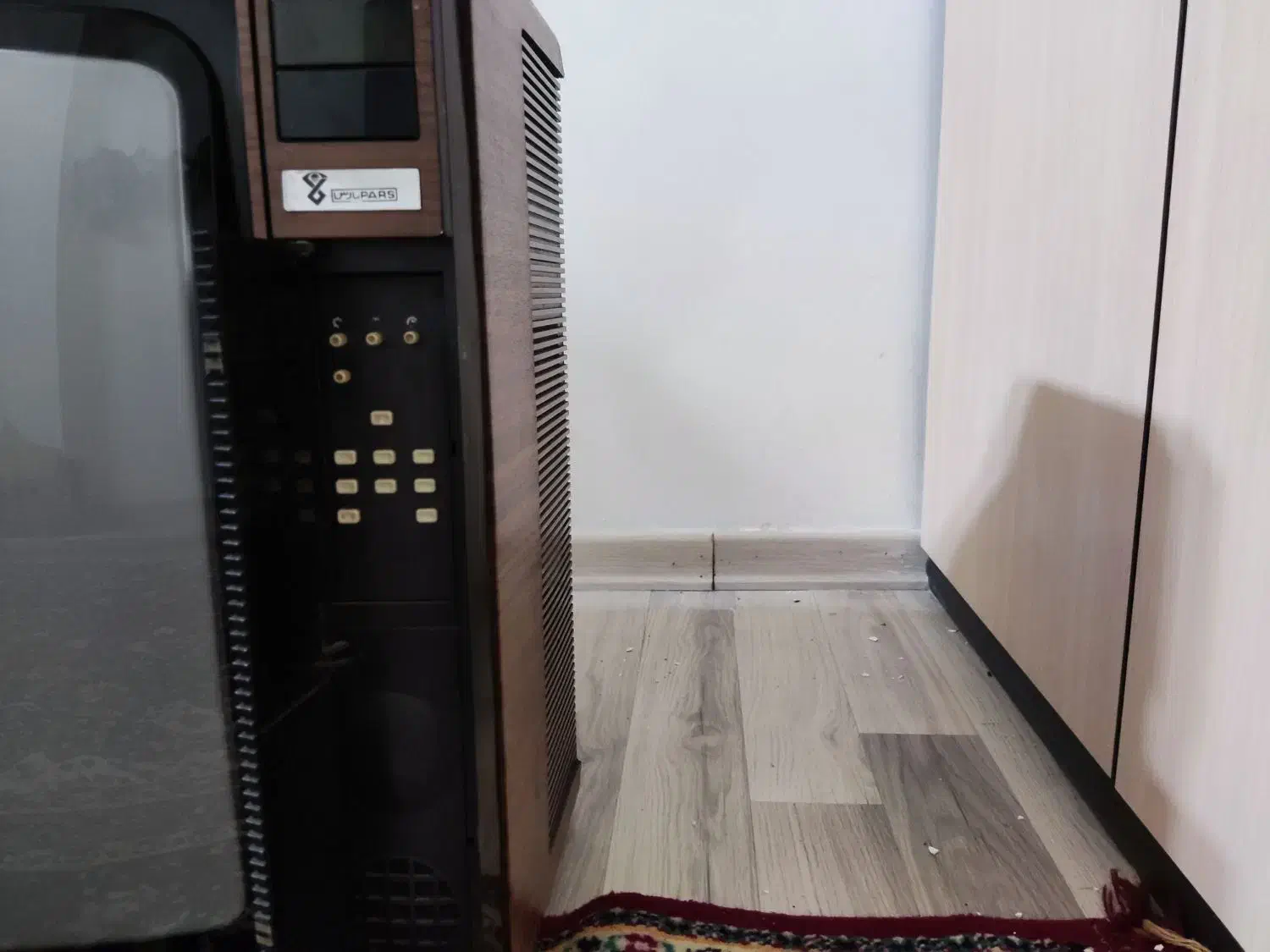 تلویزیون قدیمی پارس عتیقه|کلکسیون اشیاء عتیقه|اردبیل, |دیوار